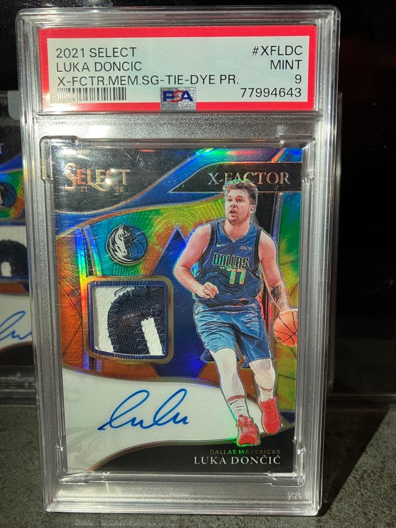 2021 Panini Select Luka Dončić X-Factor Memorabilia Signatures Tie-Dye card
